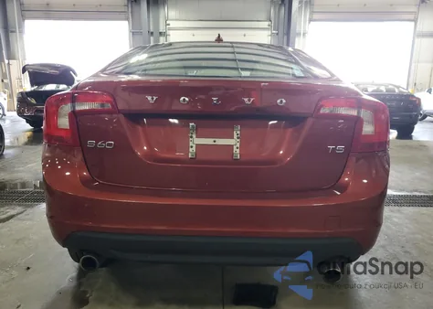 2013 Volvo S60 T5 z USA, uszkodzony, nr VIN YV1612FS2D2211734